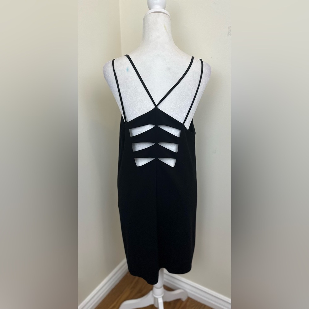 Alice + Olivia Lianne Mini Dress Womens Medium Black Racer Back V-Neck S Cut
Out - Picture 4 of 8
